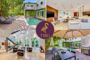 Villa Roxi, A Stylish 5BR Getaway with Pool in Coconut Grove